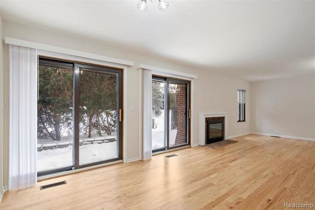 3051 Lindenwood Drive, Dearborn, MI 48120