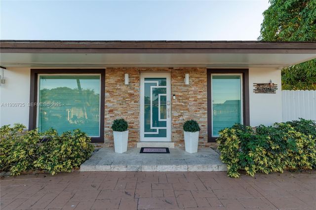 4360 NW 205th St, Miami Gardens, FL 33055