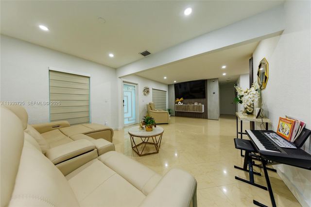 4360 NW 205th St, Miami Gardens, FL 33055