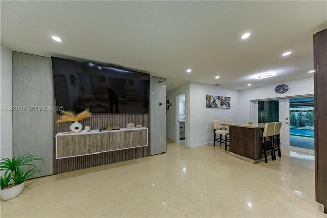 4360 NW 205th St, Miami Gardens, FL 33055