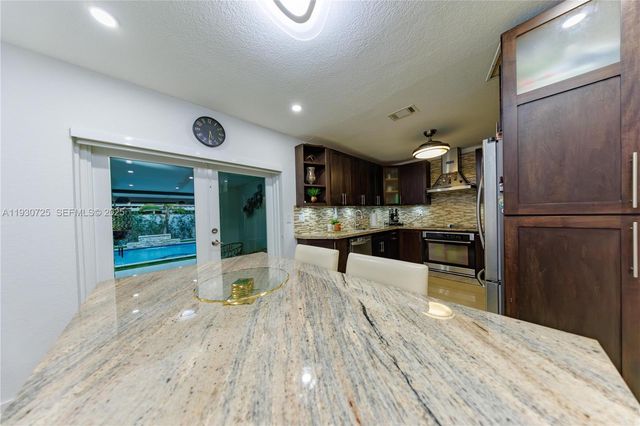 4360 NW 205th St, Miami Gardens, FL 33055