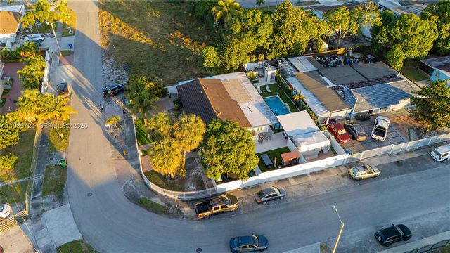 4360 NW 205th St, Miami Gardens, FL 33055