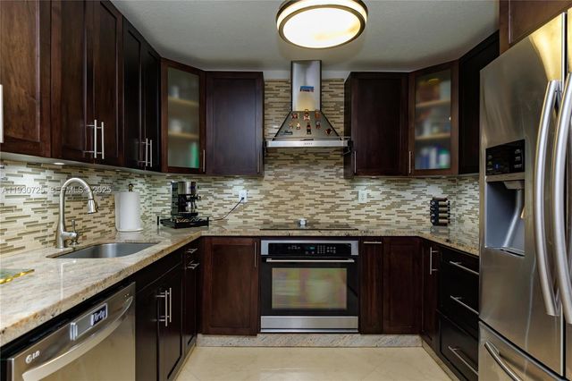 4360 NW 205th St, Miami Gardens, FL 33055