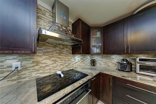 4360 NW 205th St, Miami Gardens, FL 33055