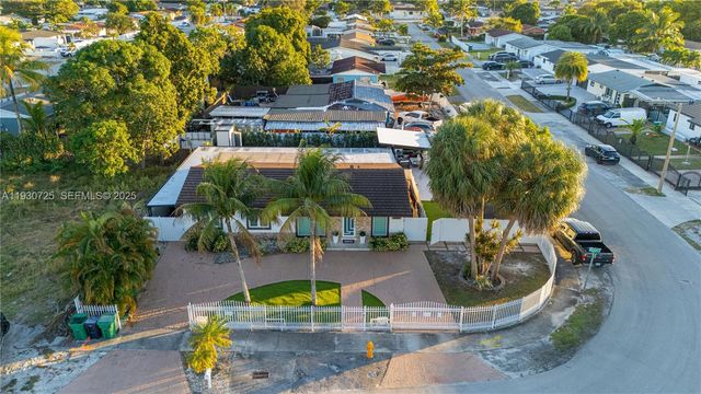 4360 NW 205th St, Miami Gardens, FL 33055