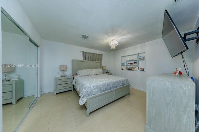 4360 NW 205th St, Miami Gardens, FL 33055