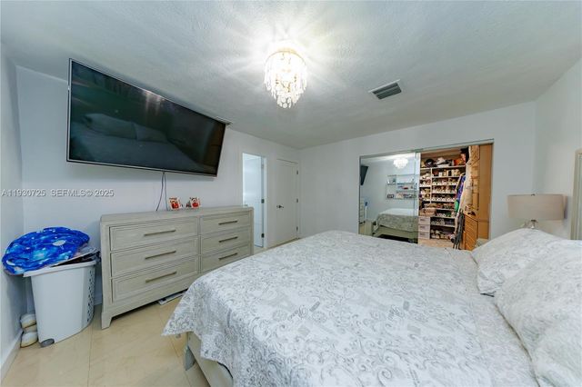 4360 NW 205th St, Miami Gardens, FL 33055