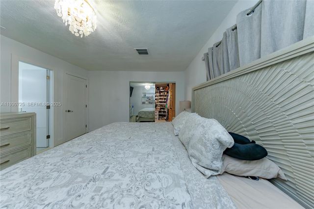 4360 NW 205th St, Miami Gardens, FL 33055