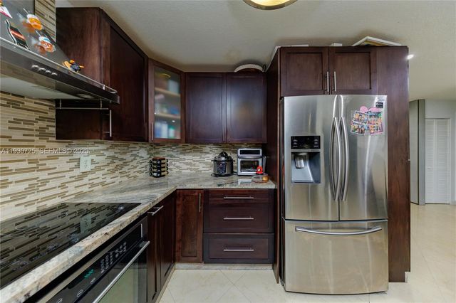 4360 NW 205th St, Miami Gardens, FL 33055