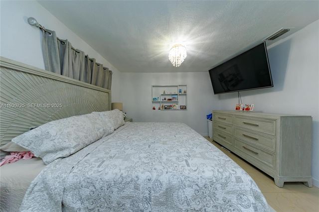 4360 NW 205th St, Miami Gardens, FL 33055