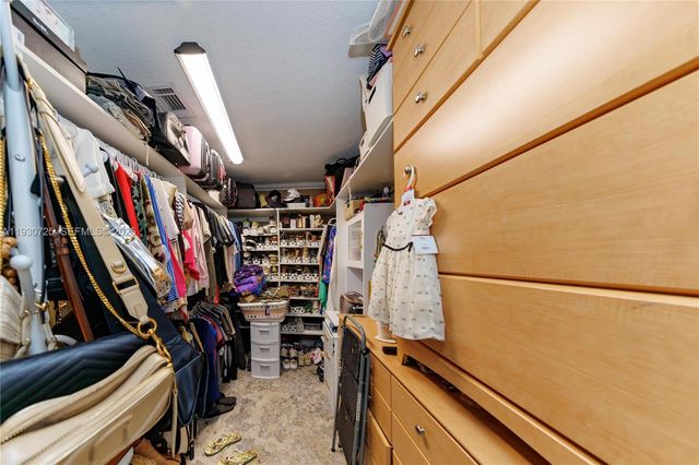 4360 NW 205th St, Miami Gardens, FL 33055