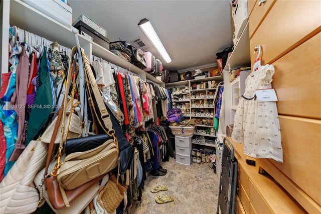 4360 NW 205th St, Miami Gardens, FL 33055