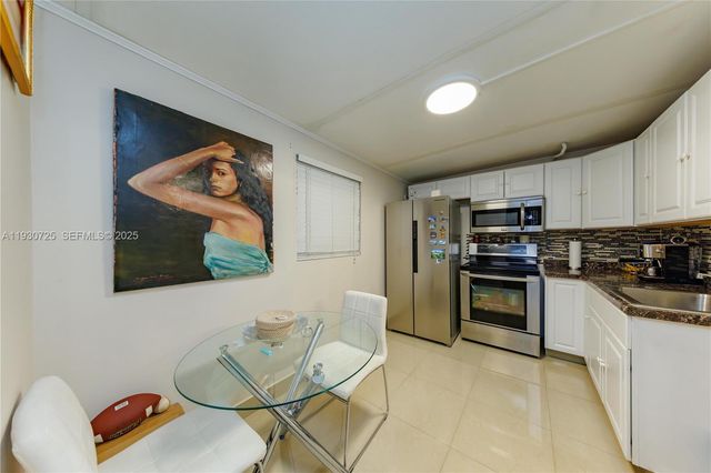 4360 NW 205th St, Miami Gardens, FL 33055