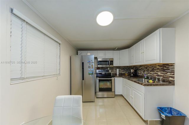 4360 NW 205th St, Miami Gardens, FL 33055