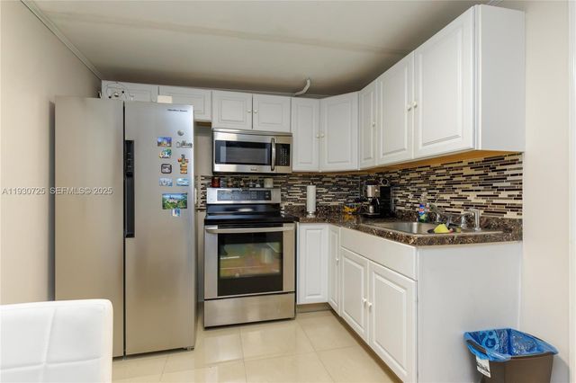 4360 NW 205th St, Miami Gardens, FL 33055