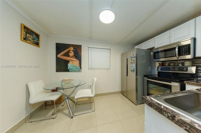 4360 NW 205th St, Miami Gardens, FL 33055