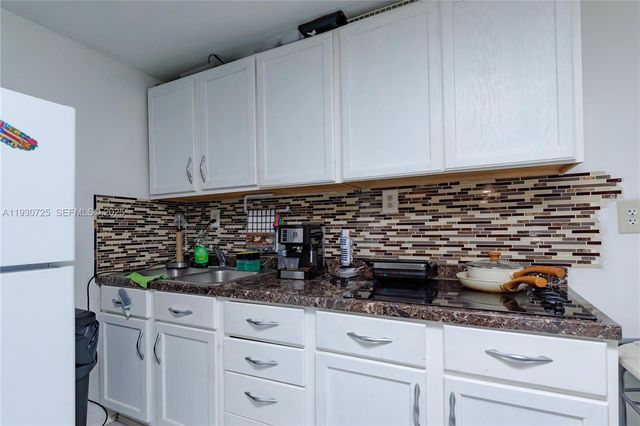 4360 NW 205th St, Miami Gardens, FL 33055