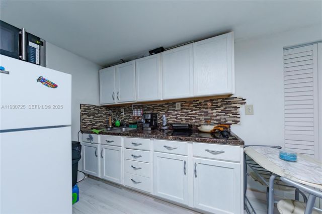 4360 NW 205th St, Miami Gardens, FL 33055