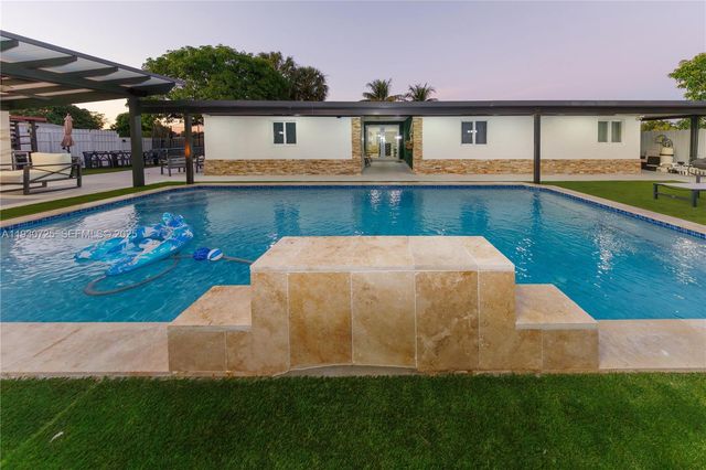 4360 NW 205th St, Miami Gardens, FL 33055