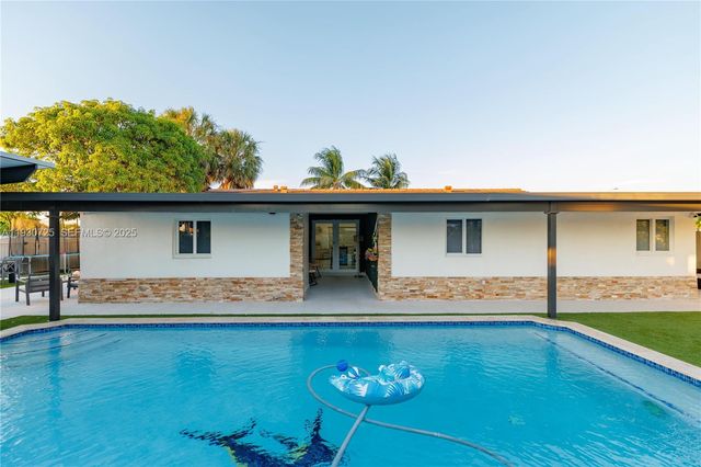 4360 NW 205th St, Miami Gardens, FL 33055