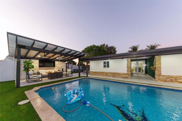 4360 NW 205th St, Miami Gardens, FL 33055