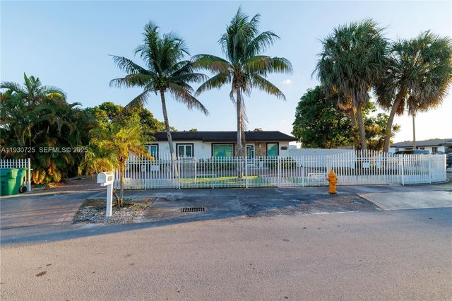 4360 NW 205th St, Miami Gardens, FL 33055