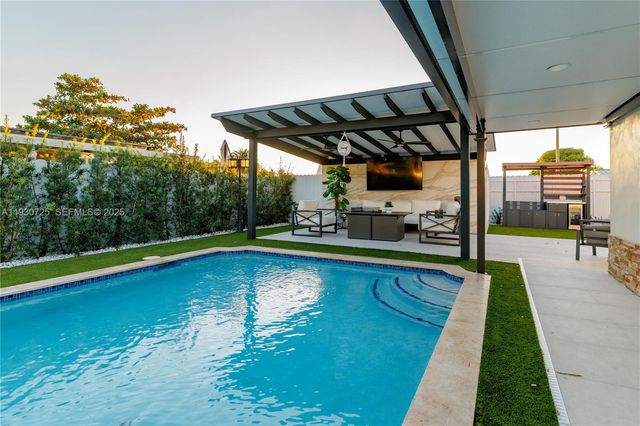 4360 NW 205th St, Miami Gardens, FL 33055