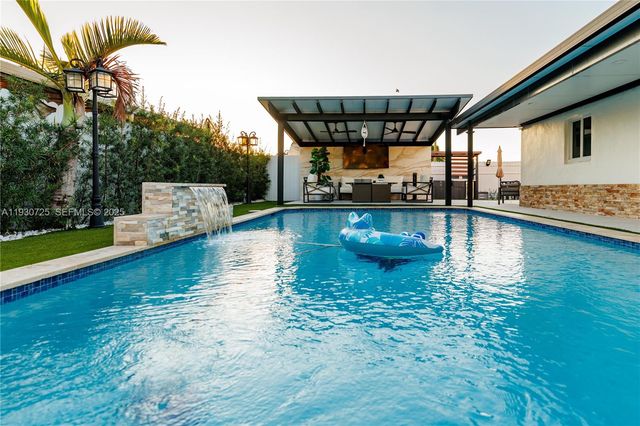 4360 NW 205th St, Miami Gardens, FL 33055