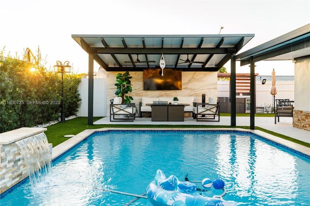 4360 NW 205th St, Miami Gardens, FL 33055