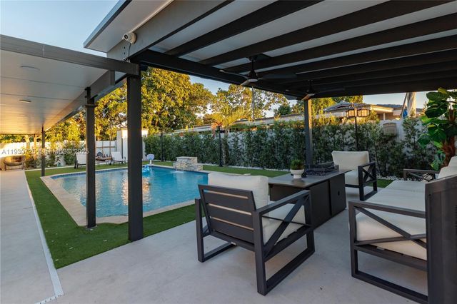 4360 NW 205th St, Miami Gardens, FL 33055