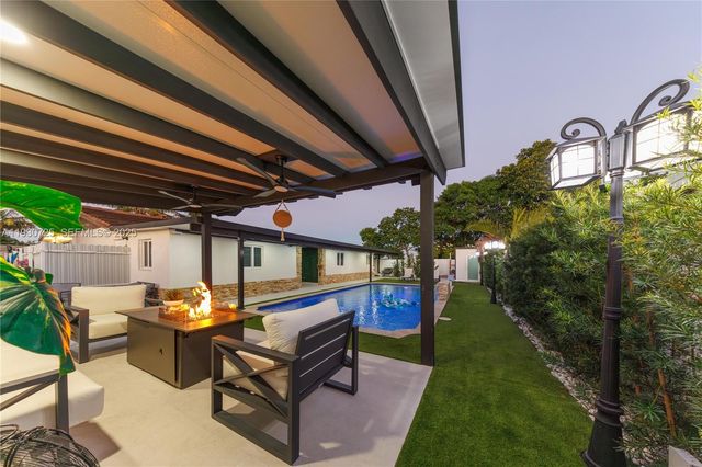 4360 NW 205th St, Miami Gardens, FL 33055