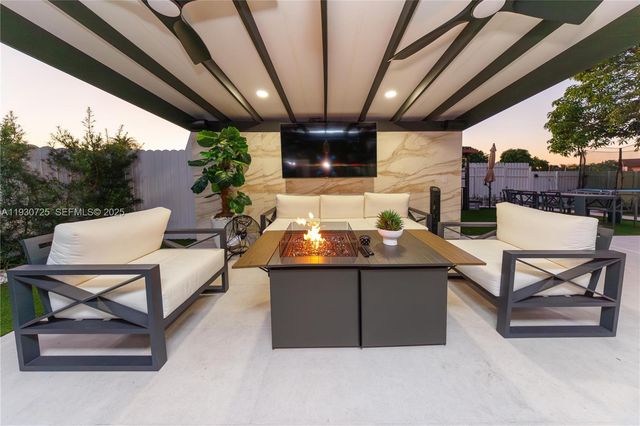 4360 NW 205th St, Miami Gardens, FL 33055