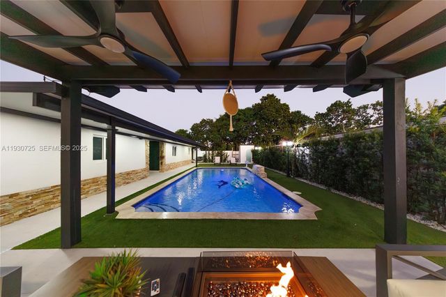 4360 NW 205th St, Miami Gardens, FL 33055