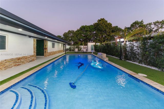 4360 NW 205th St, Miami Gardens, FL 33055