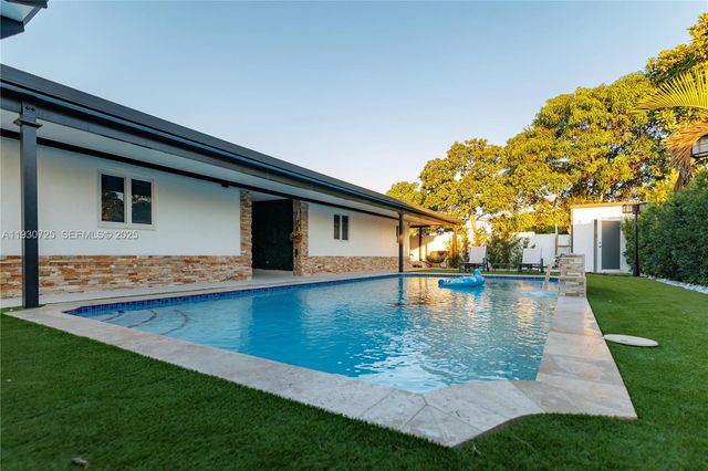 4360 NW 205th St, Miami Gardens, FL 33055