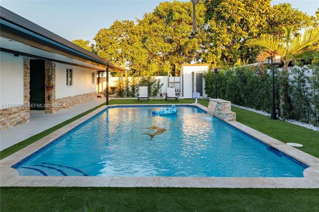 4360 NW 205th St, Miami Gardens, FL 33055