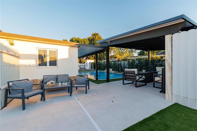 4360 NW 205th St, Miami Gardens, FL 33055