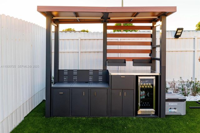 4360 NW 205th St, Miami Gardens, FL 33055