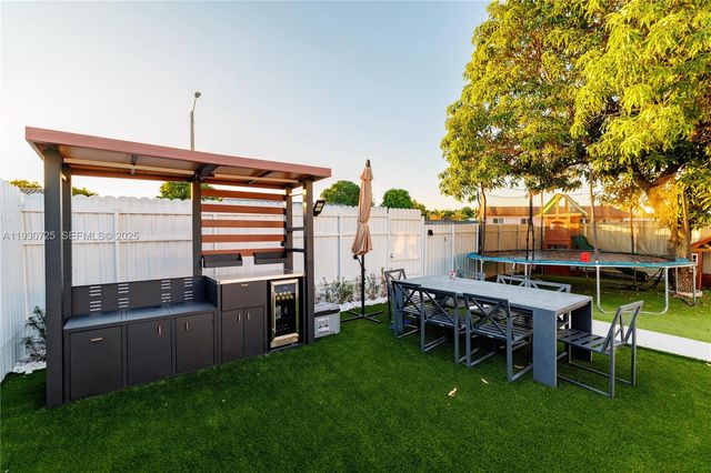 4360 NW 205th St, Miami Gardens, FL 33055