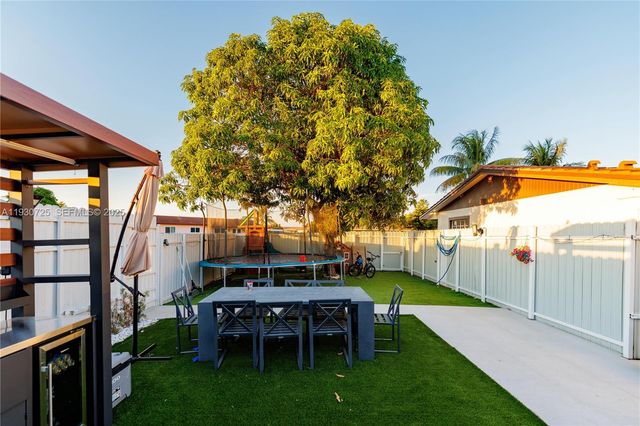 4360 NW 205th St, Miami Gardens, FL 33055