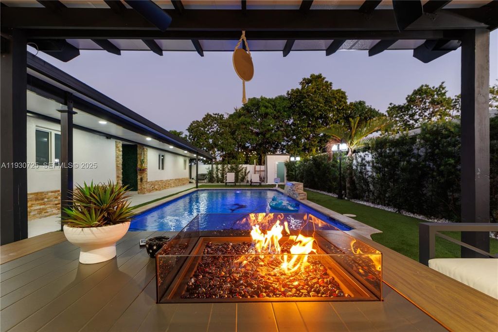 4360 NW 205th St, Miami Gardens, FL 33055