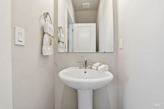 1172 E Cottage St, Kuna, ID 83634