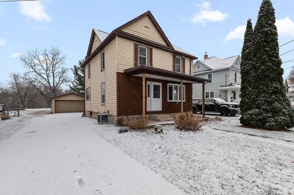 673 S Center Street, Beaver Dam, WI 53916