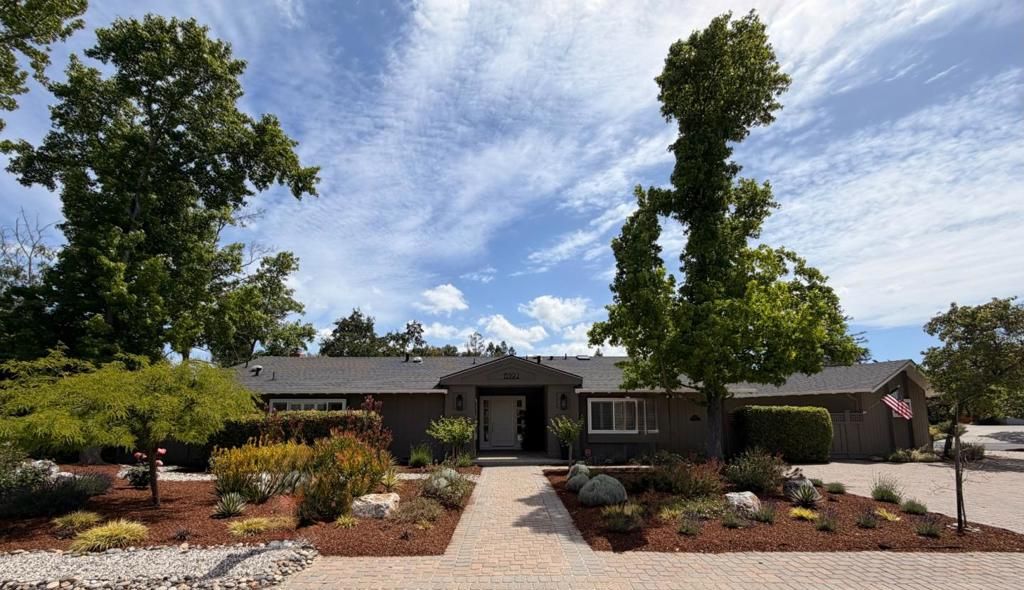 Image 2 of property listing at 15392 Via Palomino, Monte Sereno, CA 95030