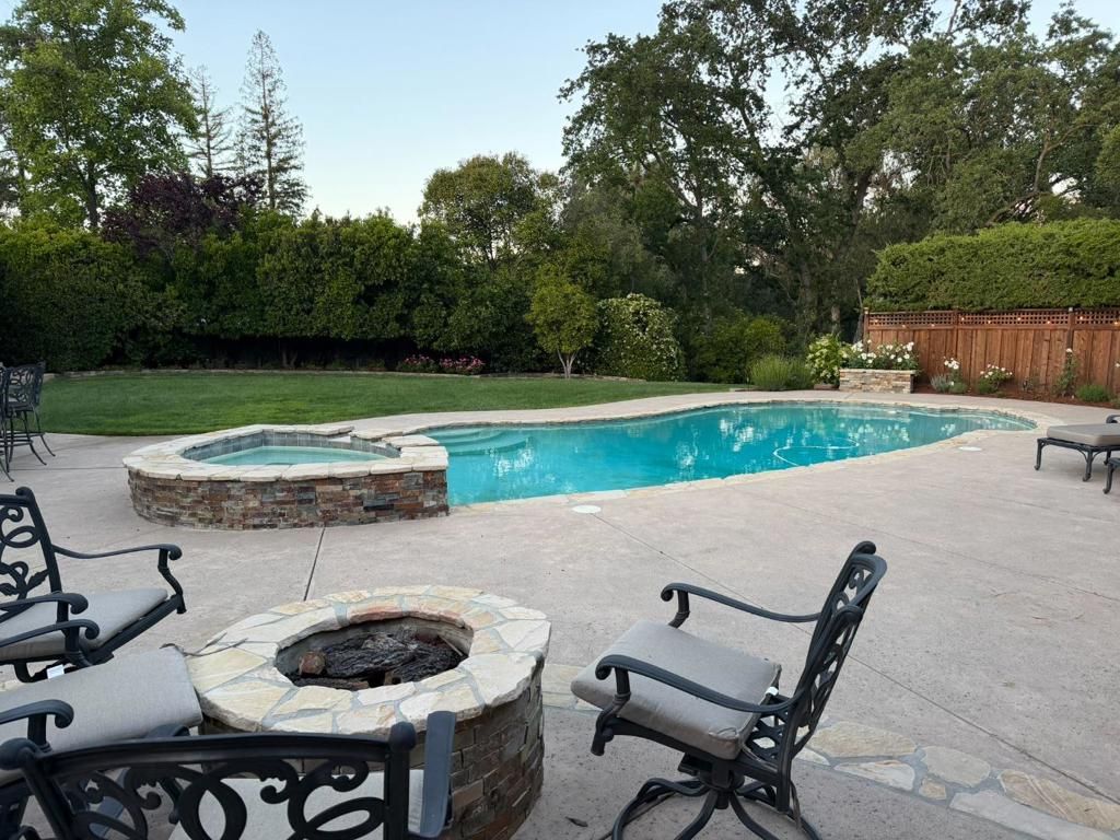 Image 7 of property listing at 15392 Via Palomino, Monte Sereno, CA 95030