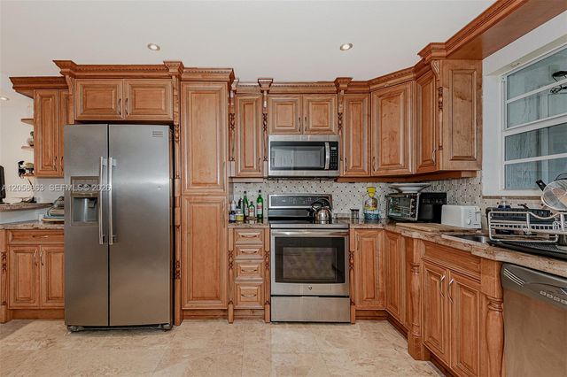 1413 N 15th Ave 8, Hollywood, FL 33020