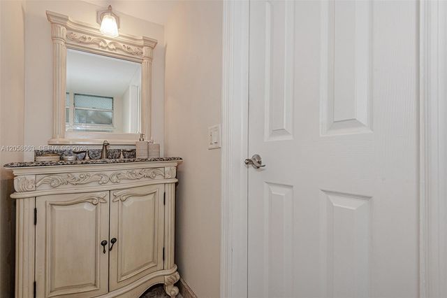 1413 N 15th Ave 8, Hollywood, FL 33020