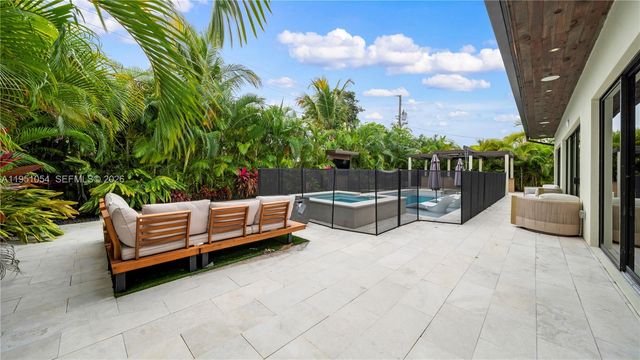 1810 NE 43rd Ct, Oakland Park, FL 33308