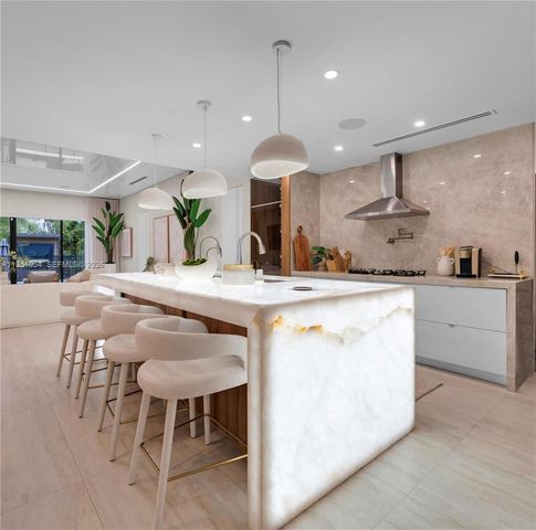 1810 NE 43rd Ct, Oakland Park, FL 33308