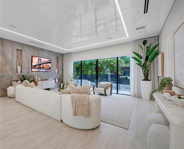 1810 NE 43rd Ct, Oakland Park, FL 33308